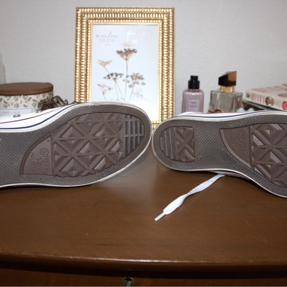 Converse White High-Top Sneakers with Red/Blue Accents - Picture 6 of 8